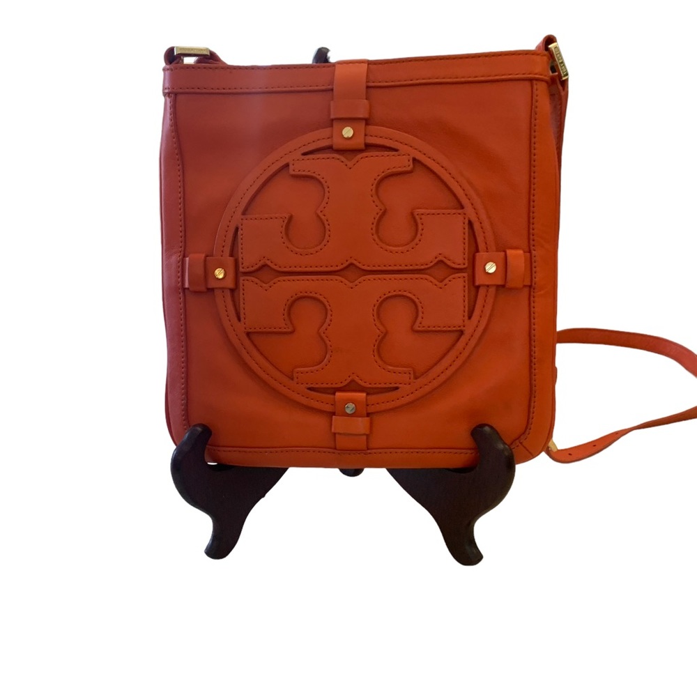 Tory Burch Holly Crossbody .Excellent Preloved condition. Trending Color Poppy